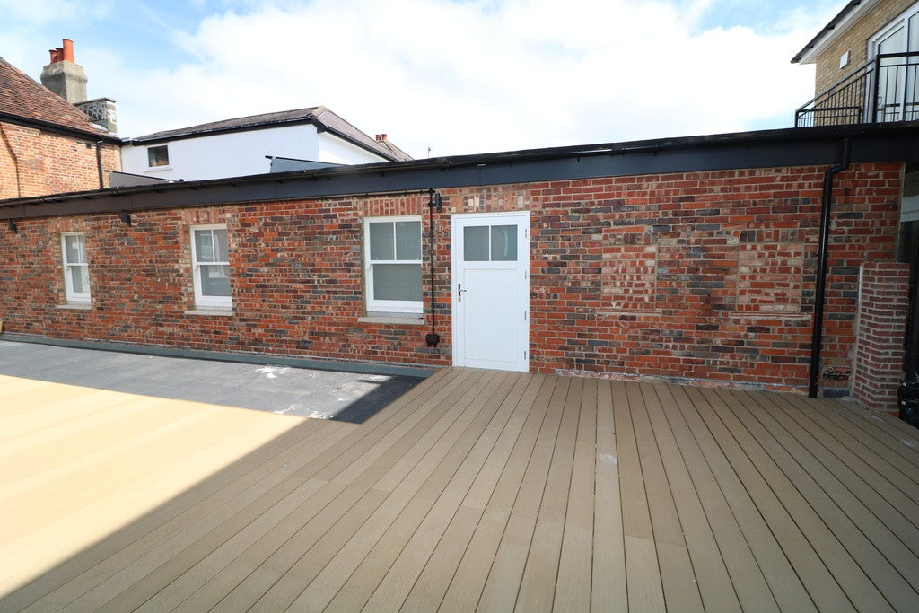 Flat Farnborough Passage in Mole Valley