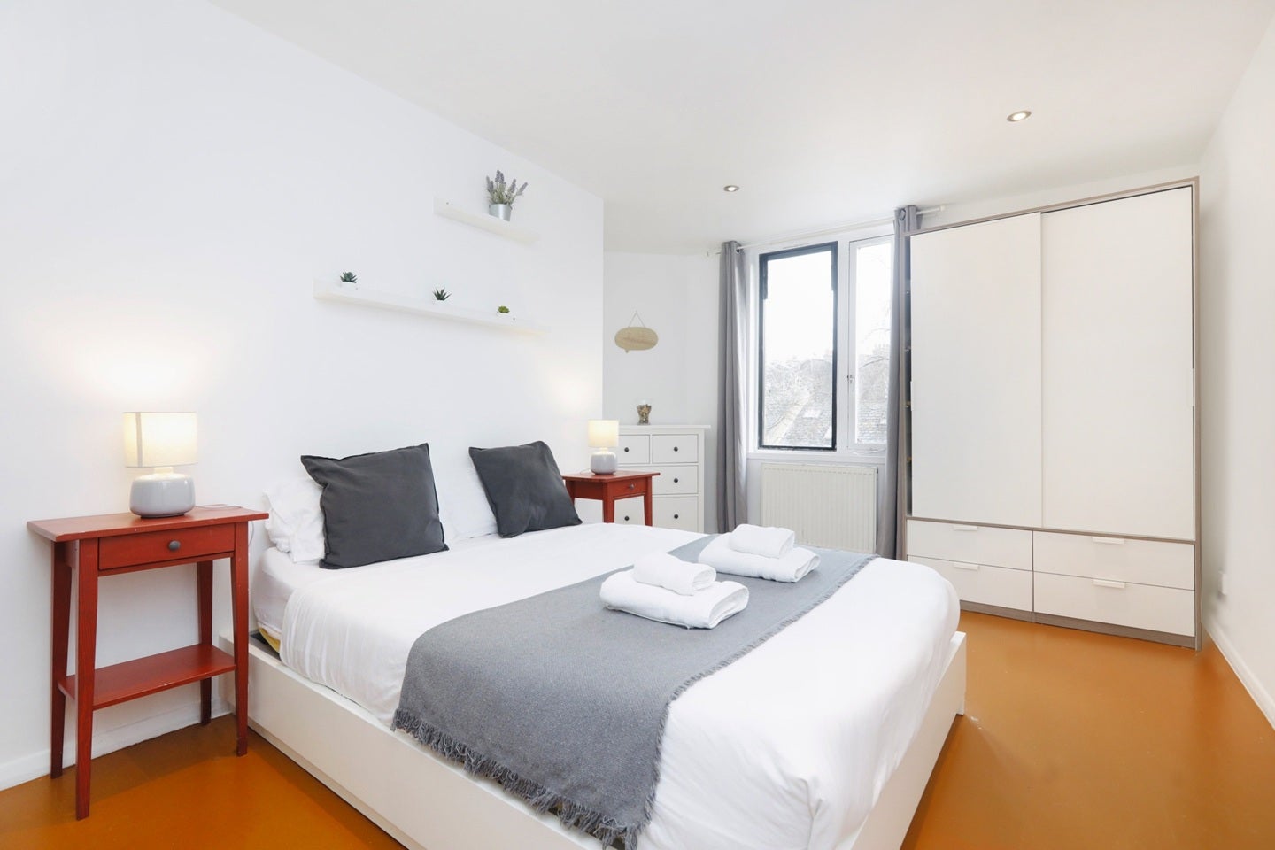 Flat Tavistock Crescent in Greater London