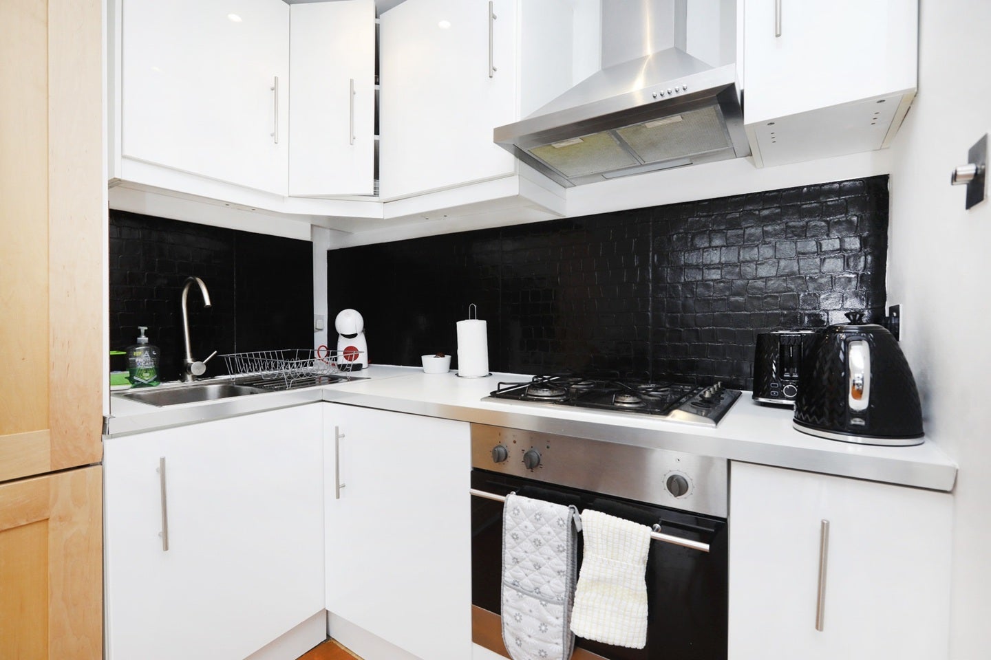 Flat Tavistock Crescent in Greater London