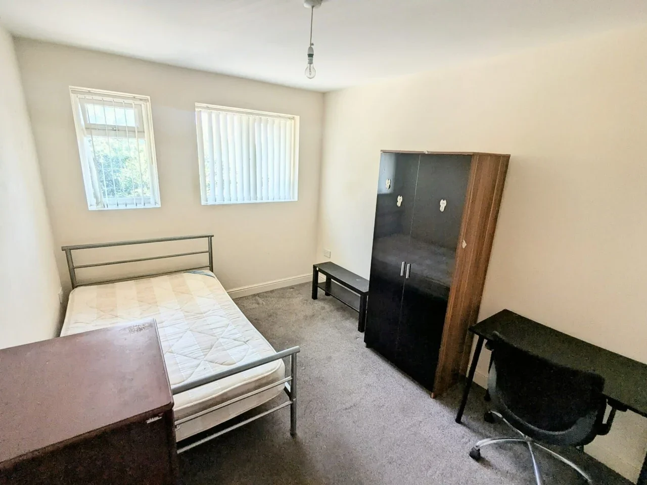 Room Foleshill Road in Coventry