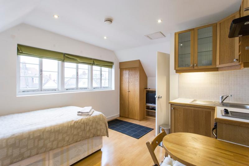 Flat Finchley Road in Greater London