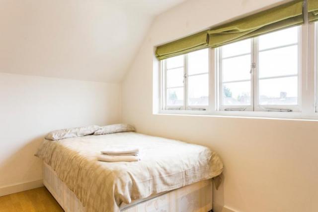 Flat Finchley Road in Greater London