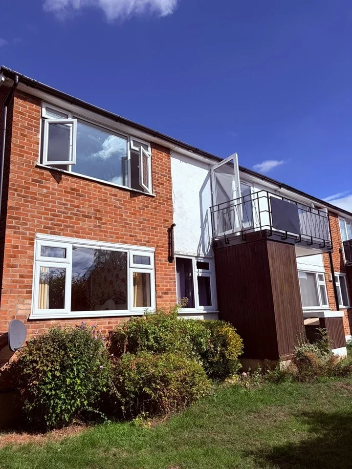 Flat Ashdown Walk in Greater London