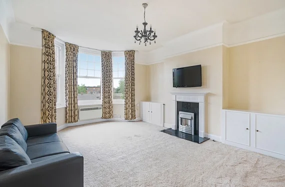 Flat Staveley Road in Greater London