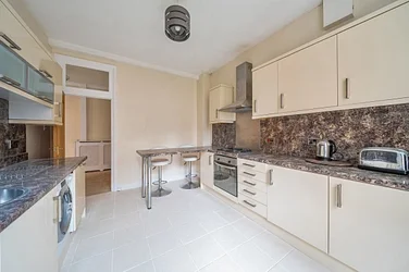 Flat Staveley Road in Greater London