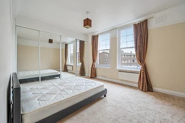 Flat Staveley Road in Greater London