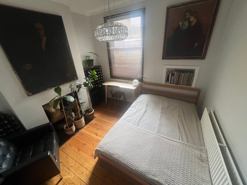 Room Crawthew Grove in Greater London