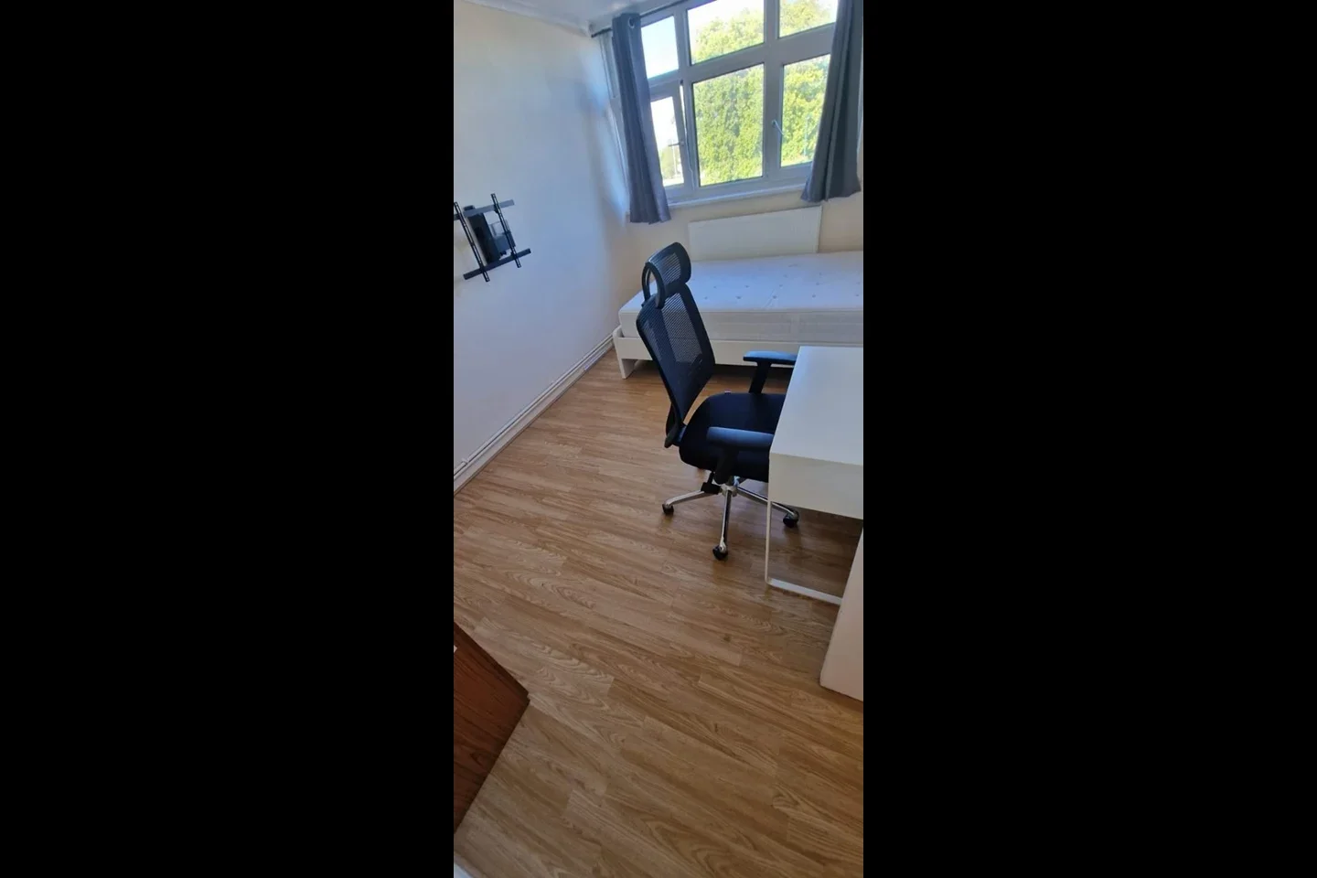 Room Woking Close in Greater London