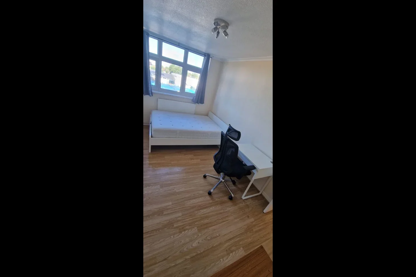Room Woking Close in Greater London