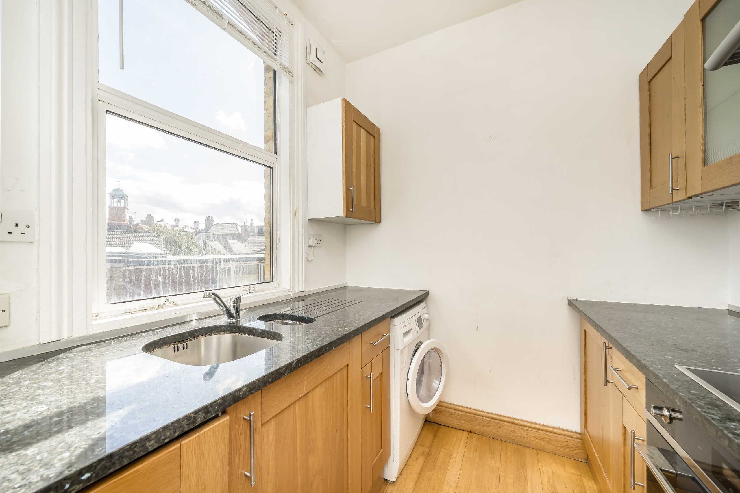 Flat Lancaster Road in Greater London