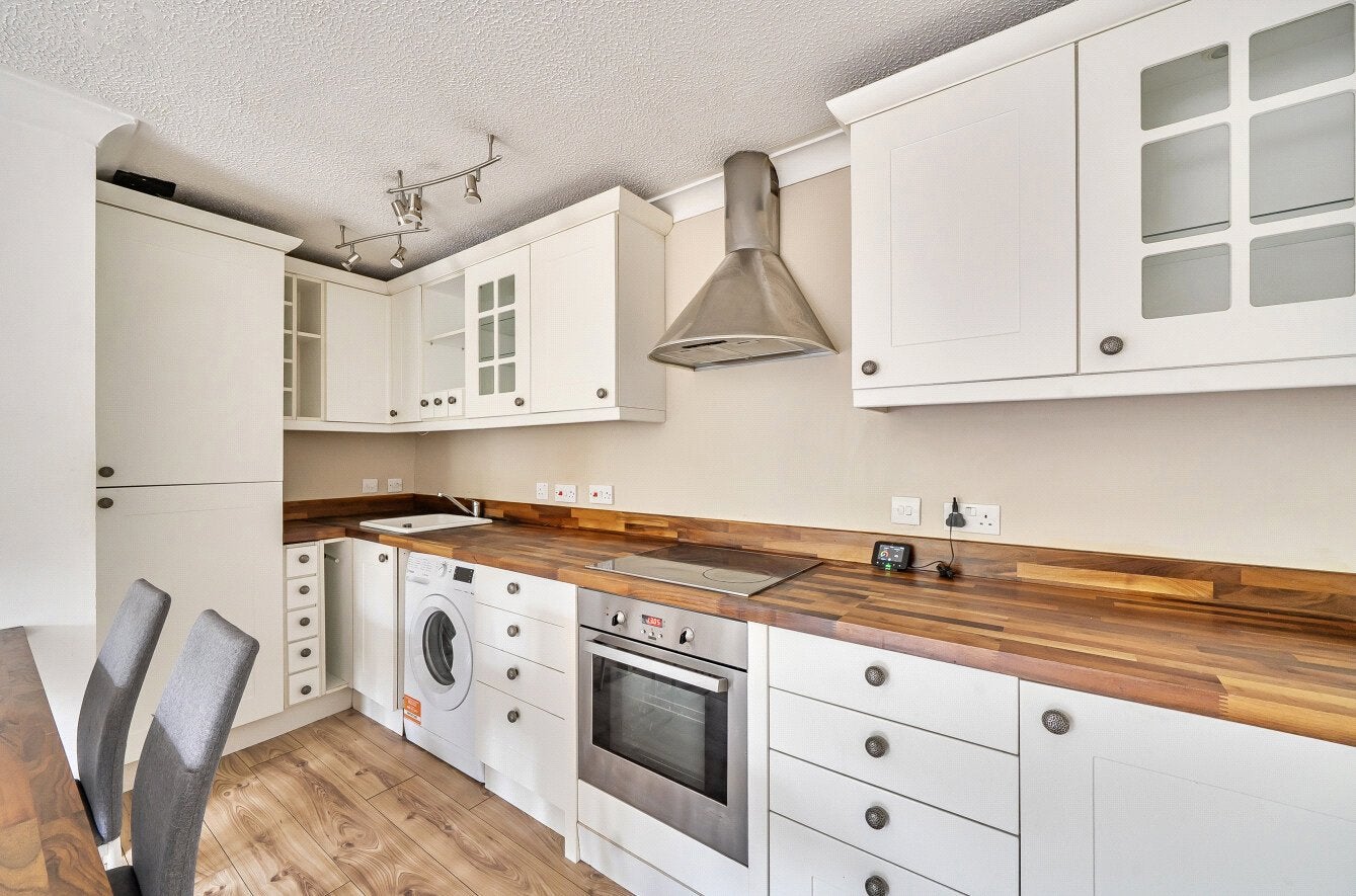 Flat Alsford Close in Surrey Heath