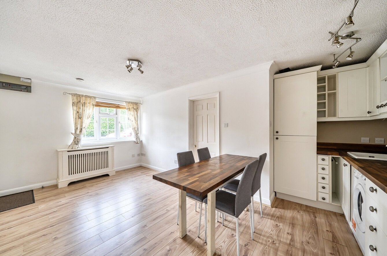 Flat Alsford Close in Surrey Heath