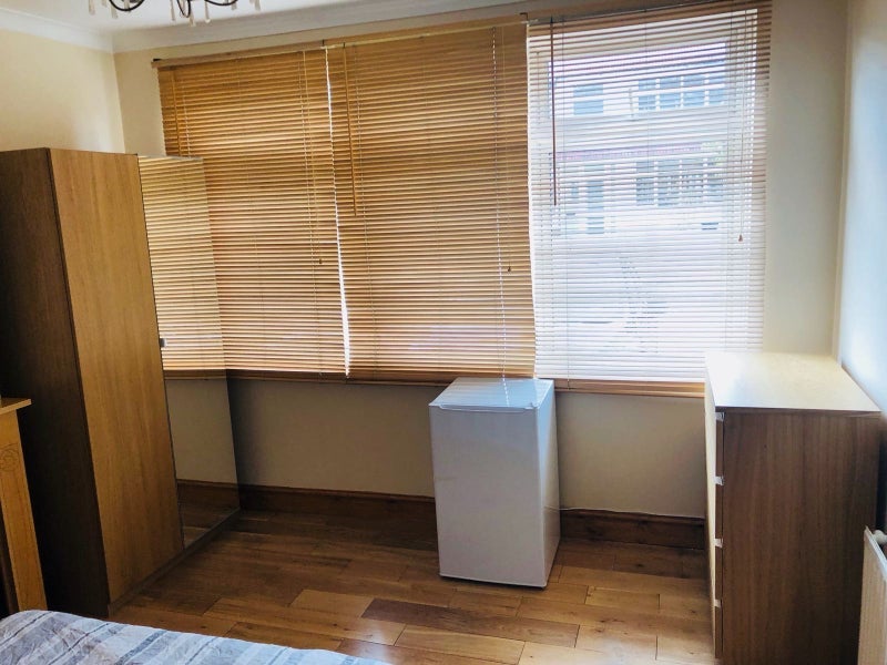 Room Woodmansterne Road in Greater London