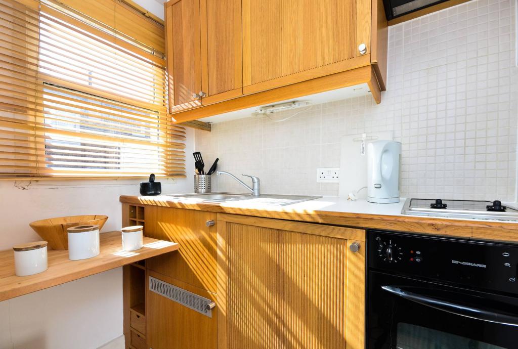 Flat Fairholme Road in Greater London