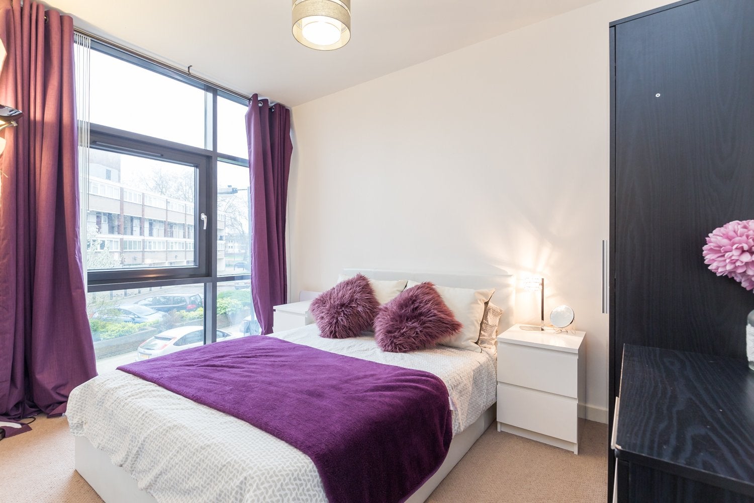 Flat Copenhagen Place in Greater London