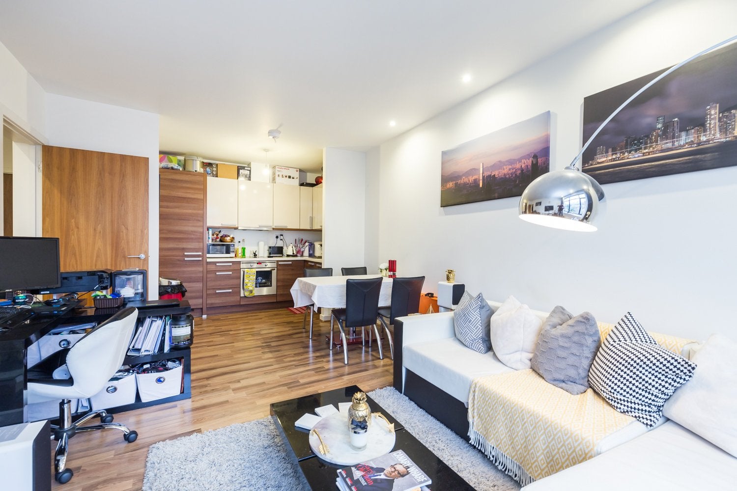 Flat Copenhagen Place in Greater London