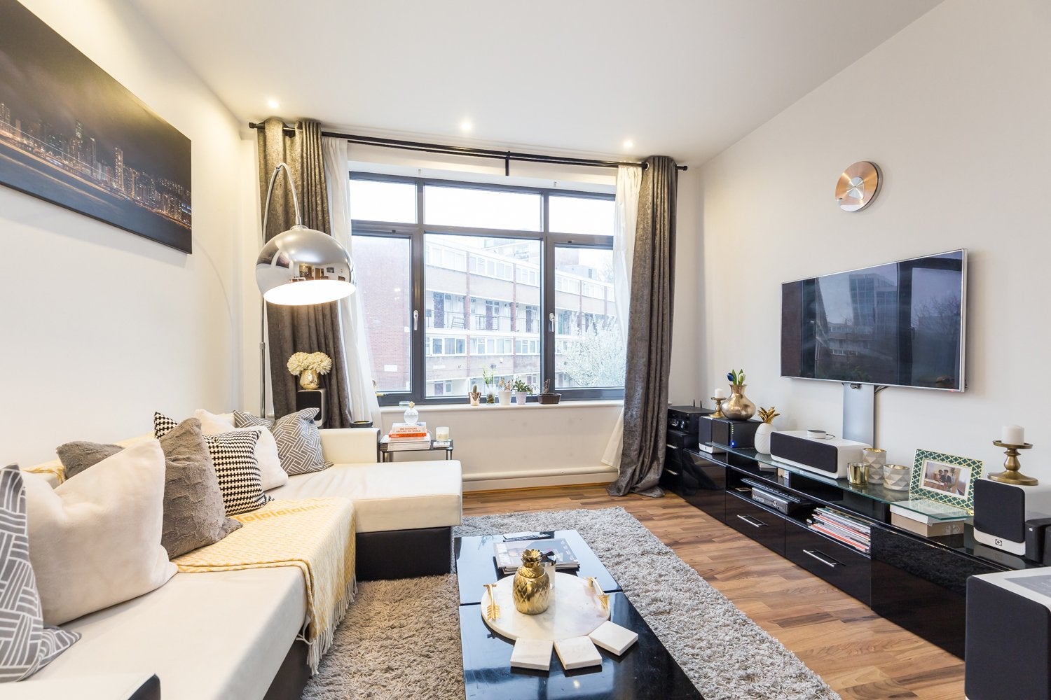 Flat Copenhagen Place in Greater London