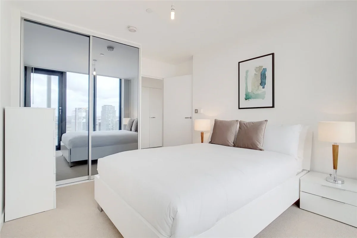 Flat Meridian Square in Greater London
