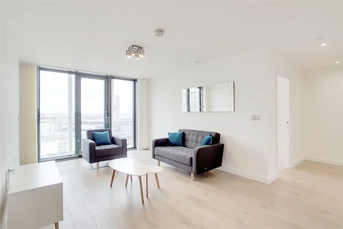 Flat Meridian Square in Greater London