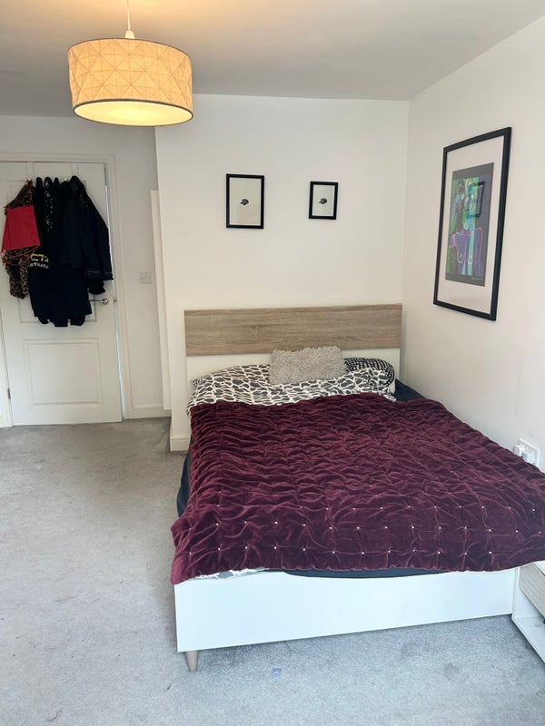 Room James Leach VC Road in Manchester