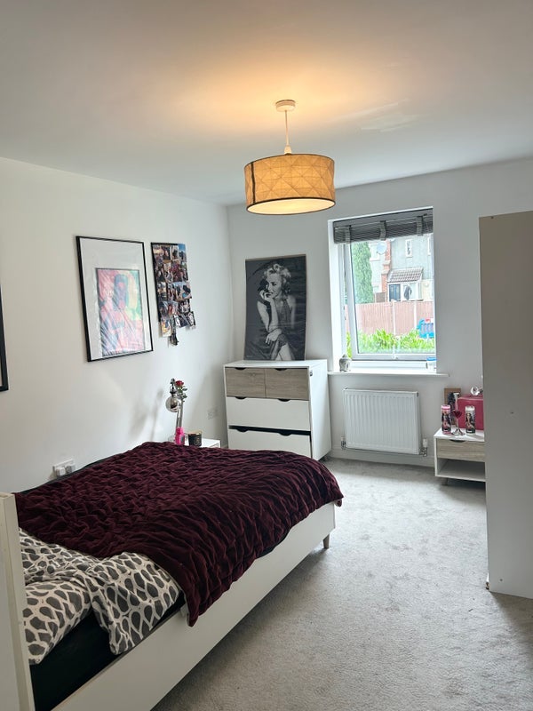 Room James Leach VC Road in Manchester