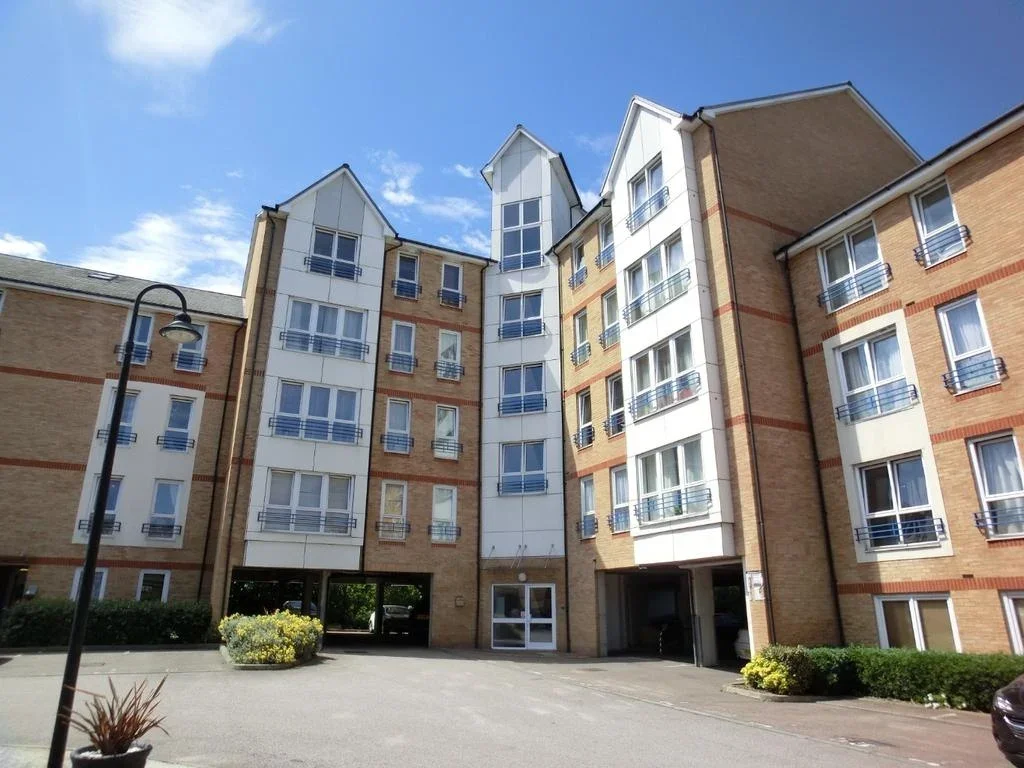 Flat Thames Way in Gravesham