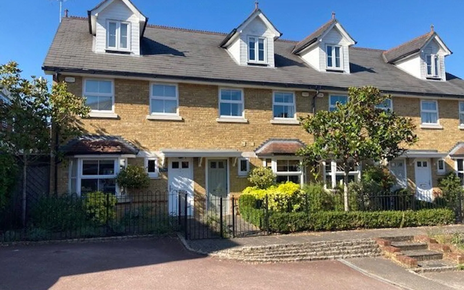 House Upper Village Road in Sunninghill and Ascot