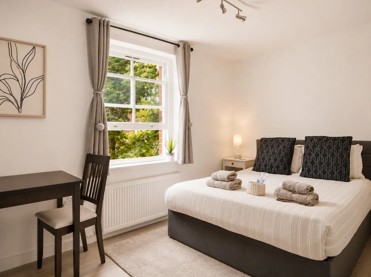 Room Fassett Road in Greater London