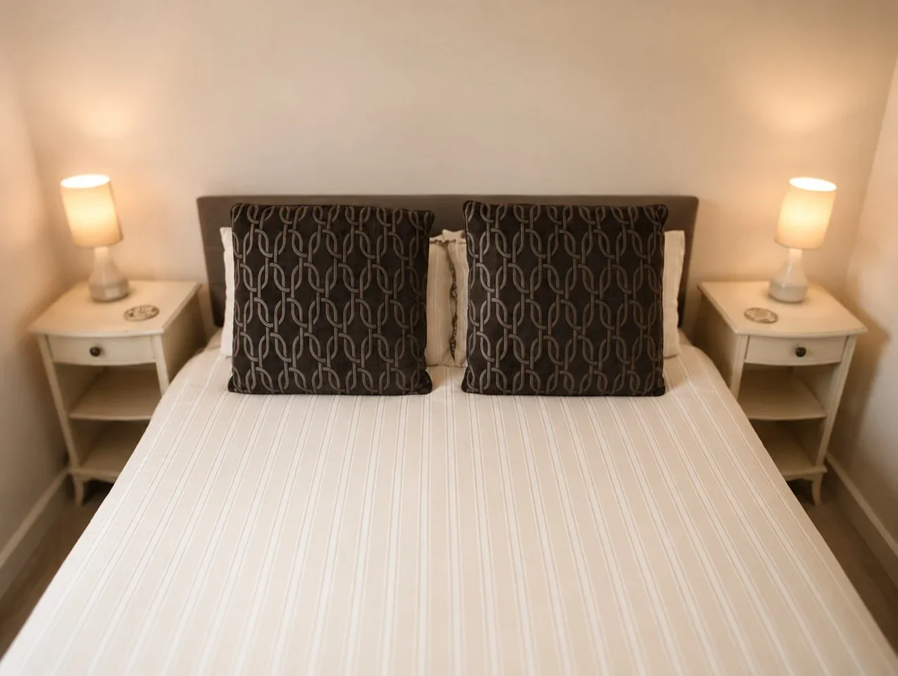 Room Fassett Road in Greater London