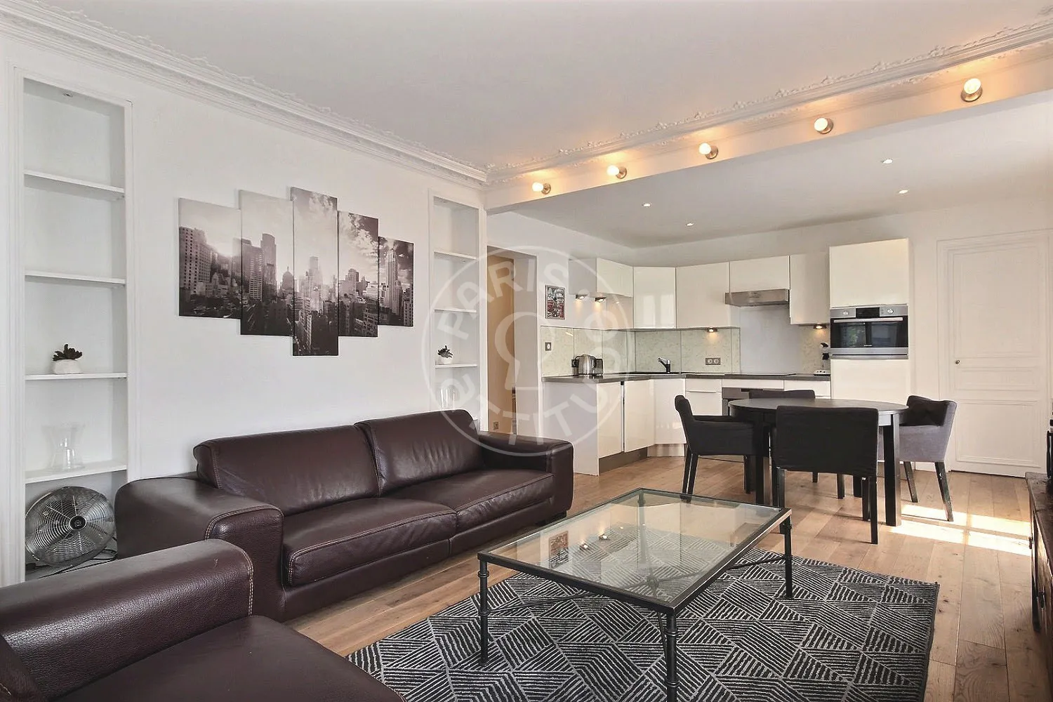 Appartement Rue Chateaubriand à Paris