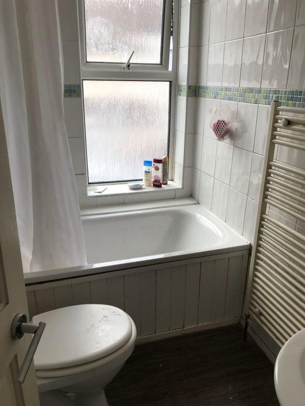 Room Ivanhoe Street in Brierley Hill
