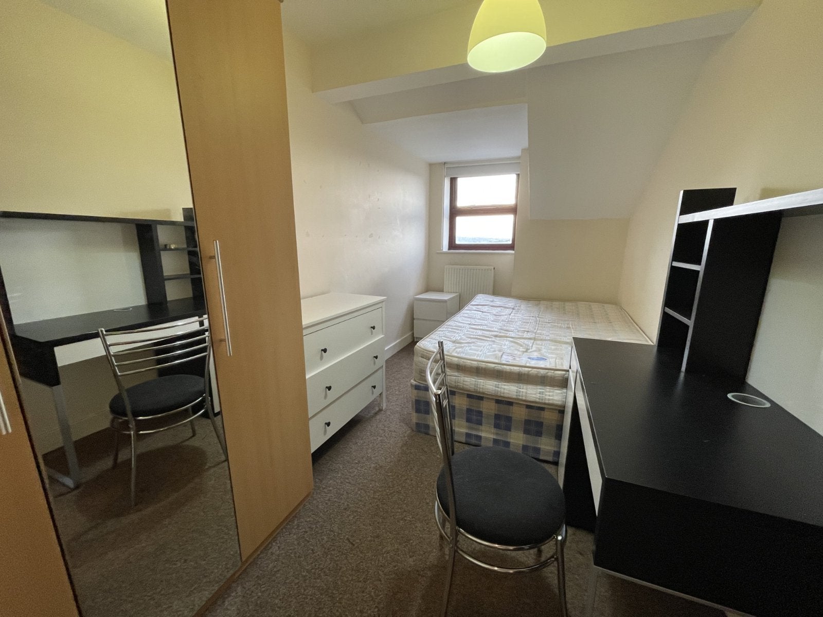 Flat Belle Vue Road in Leeds