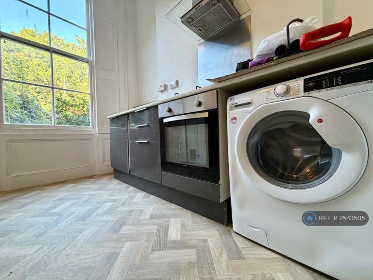 Flat The Mount in St Leonards