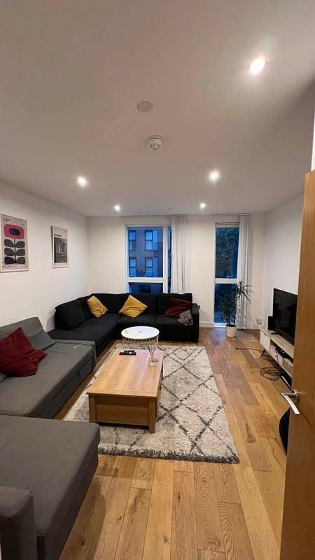 Room Whiston Road in Greater London