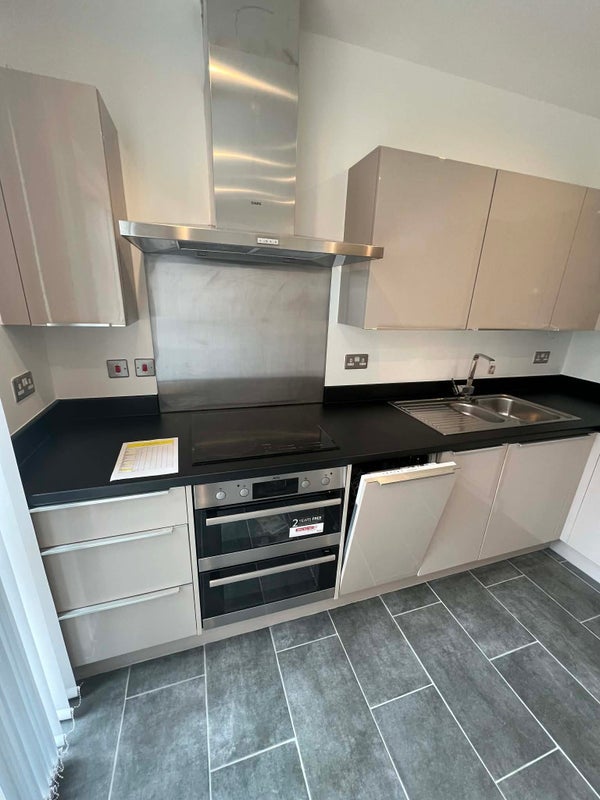Room Whiston Road in Greater London