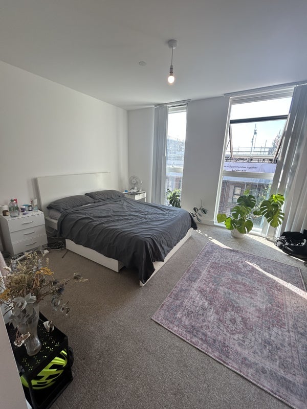 Room Whiston Road in Greater London