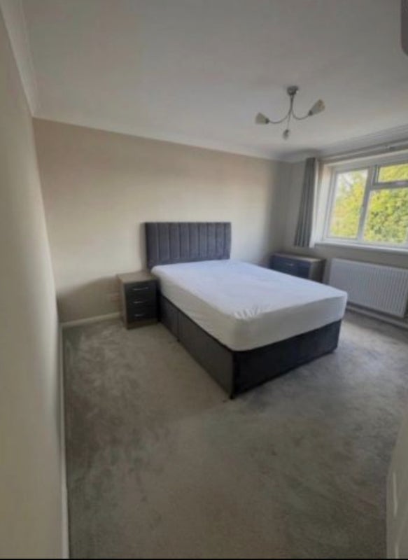 Room Rydon's Wood Close in Greater London