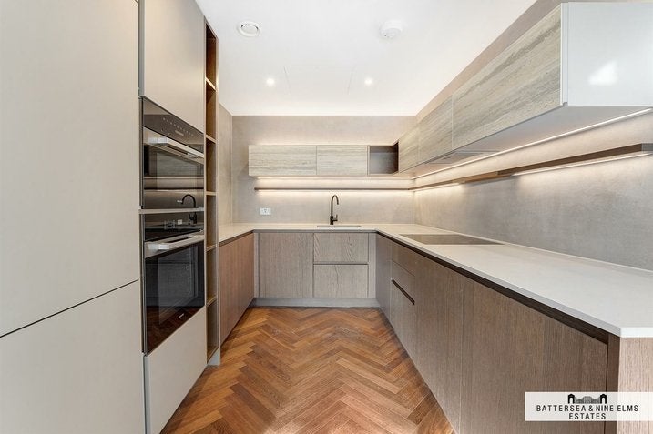 Flat Michael Road in Greater London
