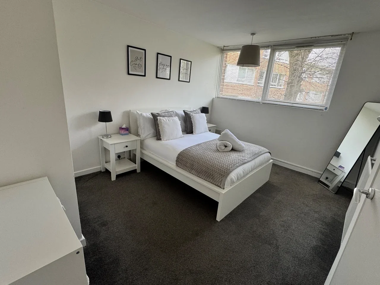 Flat Sylvan Road in Greater London