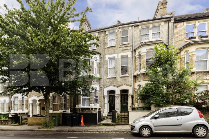 Flat Iverson Road in Greater London
