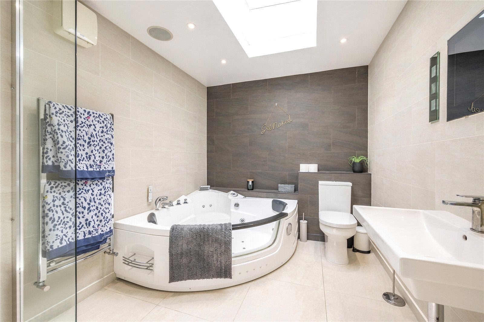 House Cobham Mews in Greater London
