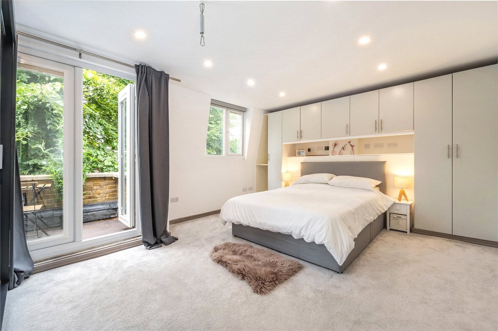 House Cobham Mews in Greater London