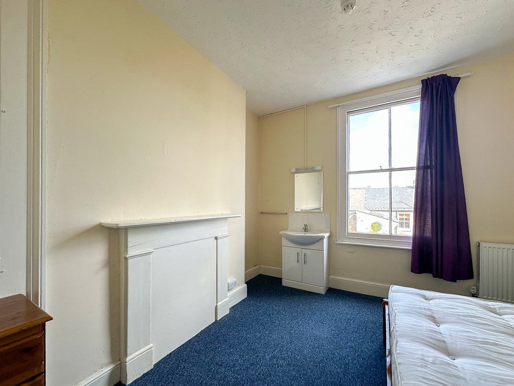 Room Hills Road in Cambridge