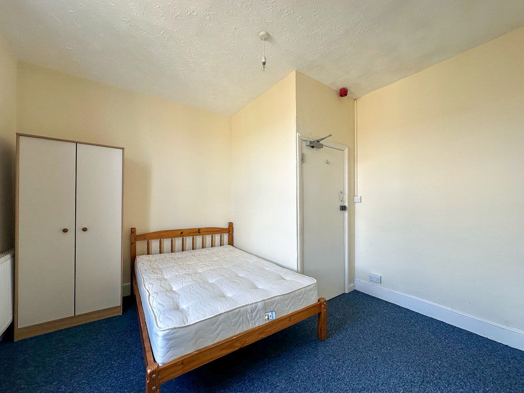 Room Hills Road in Cambridge