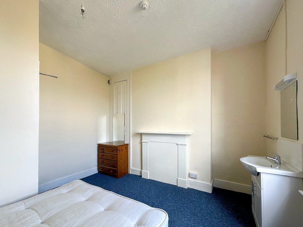 Room Hills Road in Cambridge