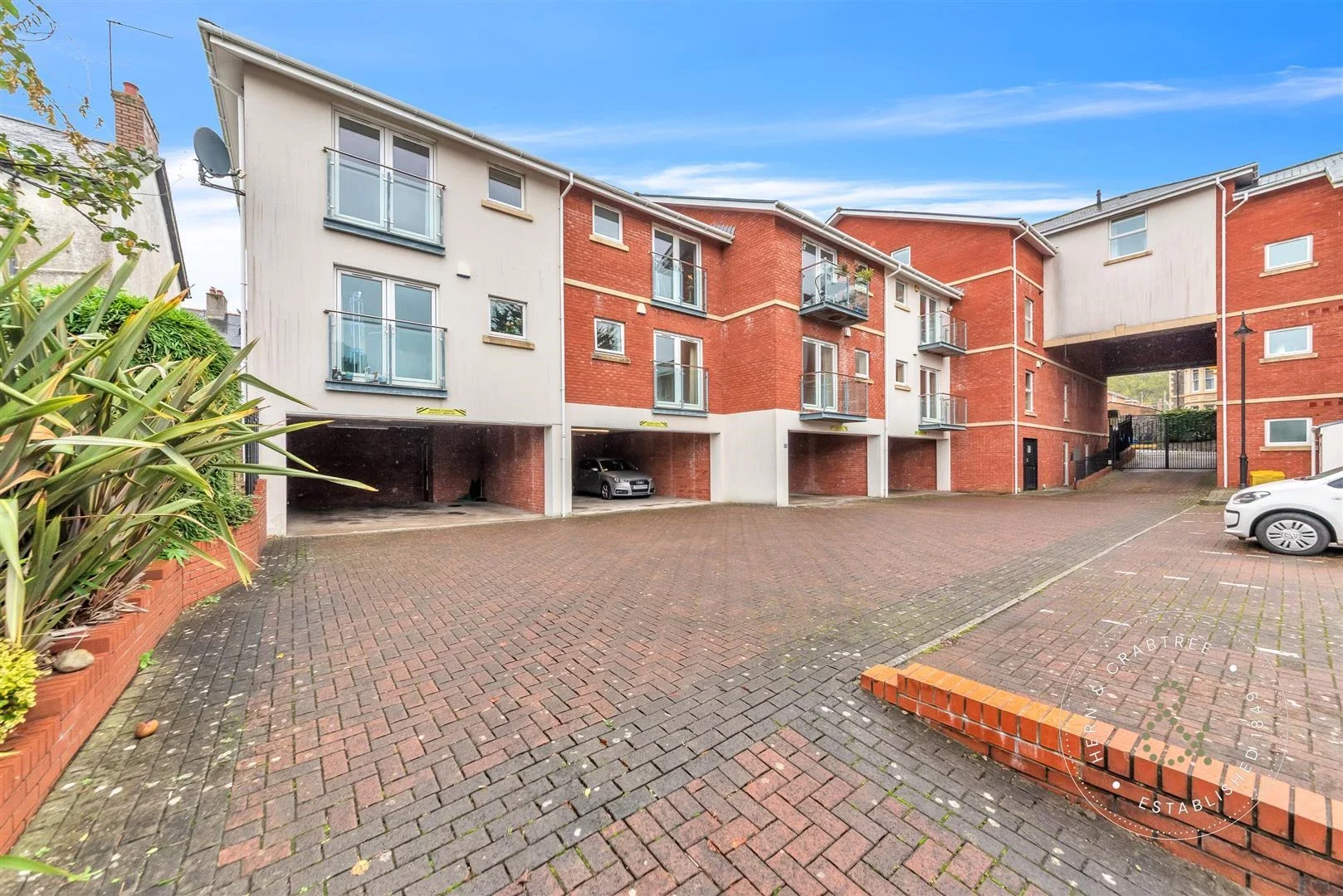 Flat Clive Road in Cardiff