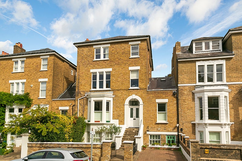 Flat Montague Road in Greater London