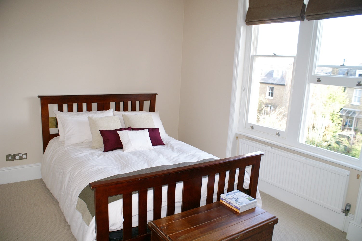 Flat Montague Road in Greater London