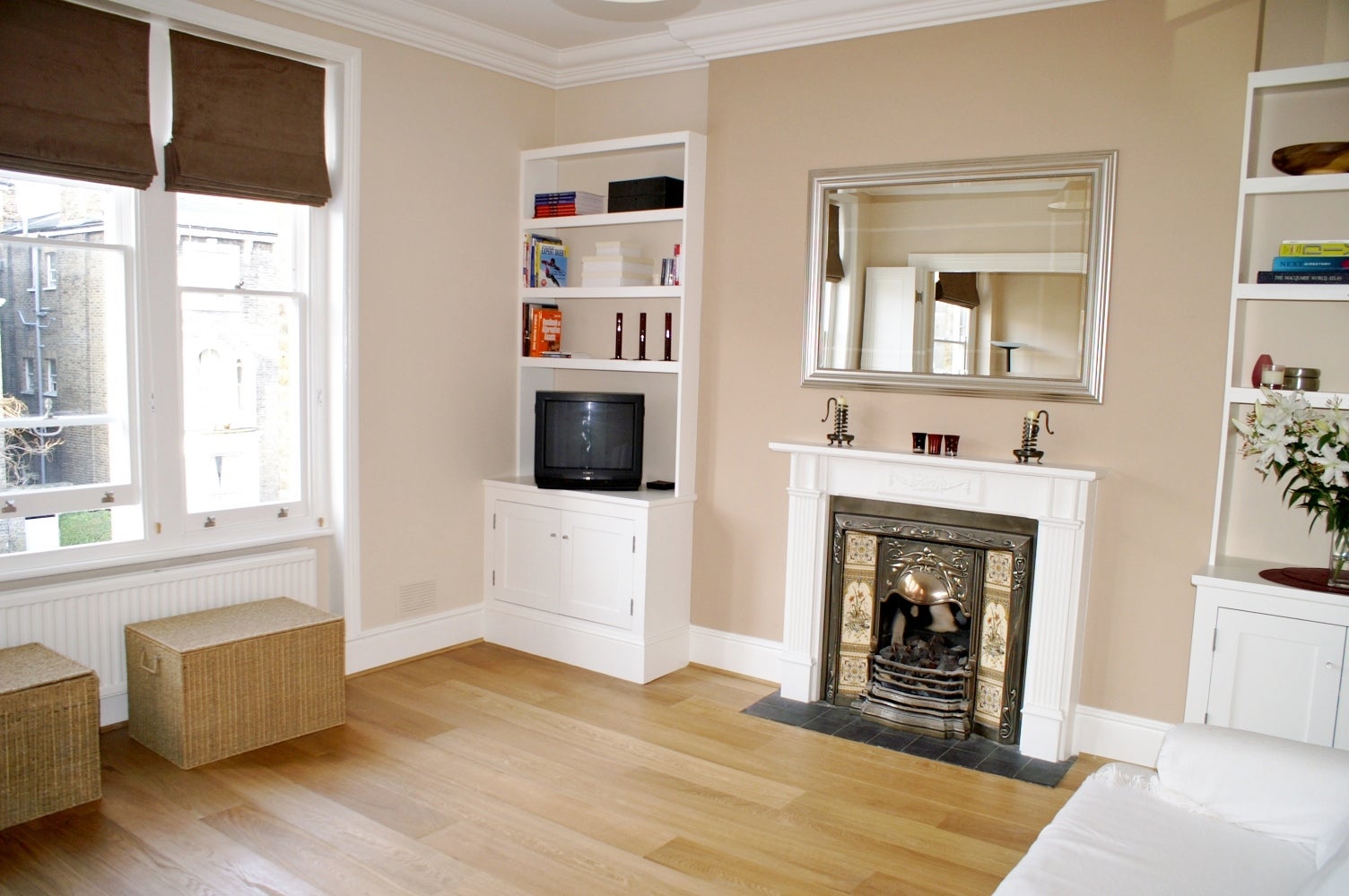 Flat Montague Road in Greater London