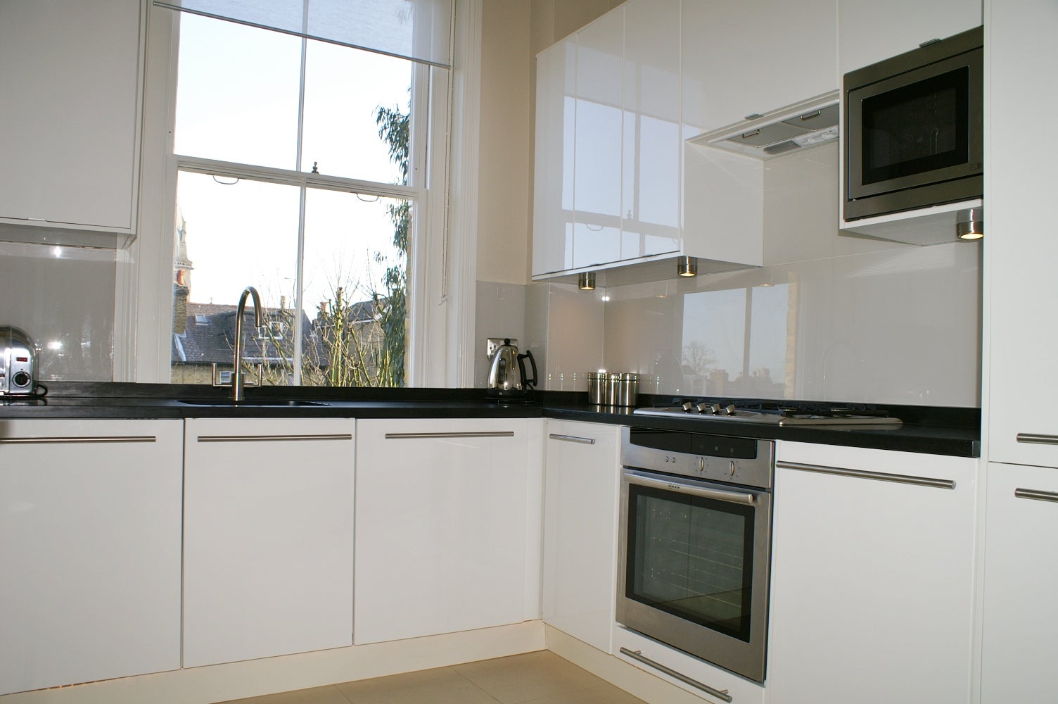 Flat Montague Road in Greater London